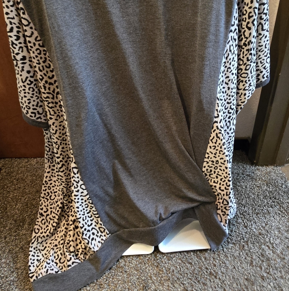 Unbranded NWOT Chic Gray Women's Top with Leopard Print SZxl - Picture 8 of 8